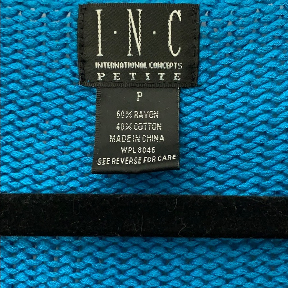 Sweater 💙 - Picture 2 of 2